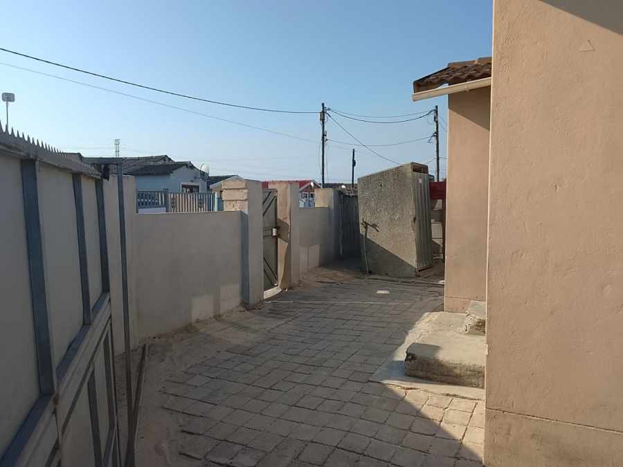  Bedroom Property for Sale in Umrhabulo Triangle Western Cape